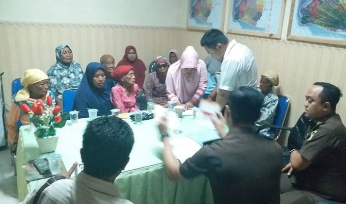 Oknum Pendamping PKH Diduga Tipu Puluhan Warga, Dilaporkan ke Kejaksaan Oknum Pendamping PKH Diduga Tipu Puluhan Warga, Dilaporkan ke Kejaksaan