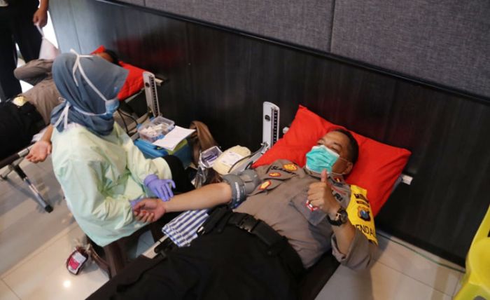 Bantu Cukupi Stok PMI, Polres Ngawi Gelar Baksos Donor Darah Bantu Cukupi Stok PMI, Polres Ngawi Gelar Baksos Donor Darah