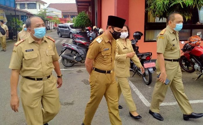 Hari Pertama Masuk Kerja, Bupati Arifin Langsung Gelar Sidak Hari Pertama Masuk Kerja, Bupati Arifin Langsung Gelar Sidak