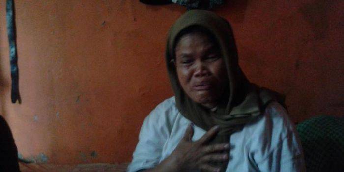 Mursidah, Ibu Penghina Jokowi Siap Sujud di Kaki Presiden Mursidah, Ibu Penghina Jokowi Siap Sujud di Kaki Presiden