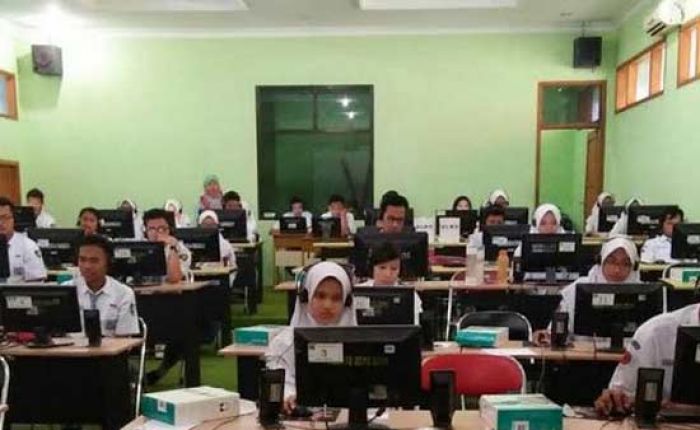 Minim Komputer, UNBK di SMA Gedeg Harus Digelar Hingga Tiga Sesi