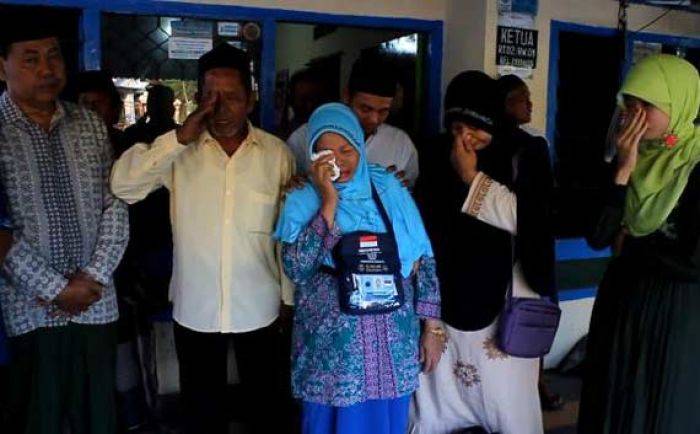 Naik Becak dan Diiringi Isak Tangis, Pedagang Asongan di Terminal Nganjuk Naik Haji Naik Becak dan Diiringi Isak Tangis, Pedagang Asongan di Terminal Nganjuk Naik Haji