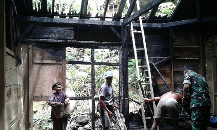 Buat Penghangat, Rumah di Kebonagung Pacitan Ludes Terbakar Buat Penghangat, Rumah di Kebonagung Pacitan Ludes Terbakar