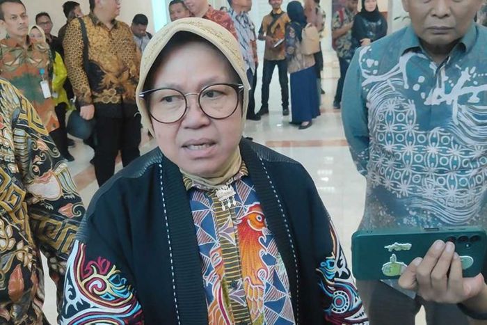 Risma Minta Masyarakat Bantu Kemensos untuk Perbaiki Data Penerima Bansos