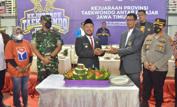 Buka Kejurprov Taekwondo antar Pelajar se-Jatim, ini Pesan Bupati Gresik Buka Kejurprov Taekwondo antar Pelajar se-Jatim, ini Pesan Bupati Gresik