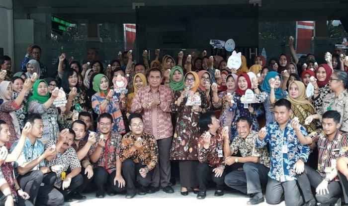 Produsen Terbesar Nasional, Gubenur Khofifah: Telur dari Jatim Aman Dikonsumsi Produsen Terbesar Nasional, Gubenur Khofifah: Telur dari Jatim Aman Dikonsumsi