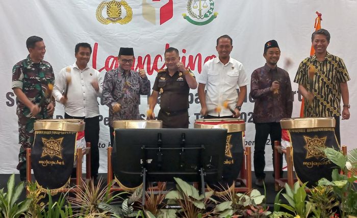 Bawaslu Kabupaten Mojokerto Launching Sentra Gakkumdu untuk Pemilu Serentak Tahun 2024 Bawaslu Kabupaten Mojokerto Launching Sentra Gakkumdu untuk Pemilu Serentak Tahun 2024