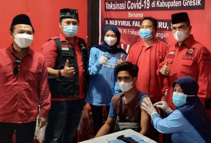 Puan dan Gus Falah Bantu 10.000 Dosis Vaksin Covid-19 Serta Sembako di Gresik-Lamongan