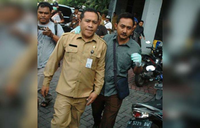 Kejari Gresik Bidik Tersangka Lain di OTT Plt Kepala BPPKAD Kejari Gresik Bidik Tersangka Lain di OTT Plt Kepala BPPKAD