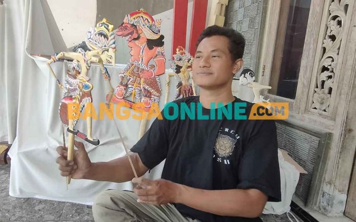 Cerita Dalang Pembuat Wayang Klitik dari Kediri Cerita Dalang Pembuat Wayang Klitik dari Kediri
