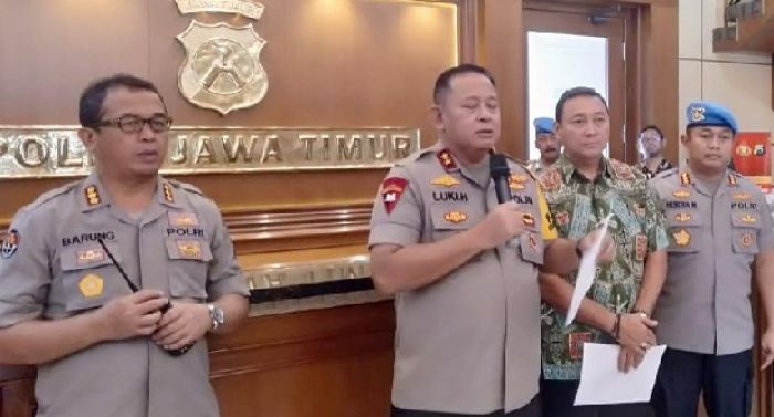 6 Tersangka Ditahan, Kini Polda Jatim Buru DPO Pembakaran Polsek Tambelangan, Diantaranya Habib 6 Tersangka Ditahan, Kini Polda Jatim Buru DPO Pembakaran Polsek Tambelangan, Diantaranya Habib