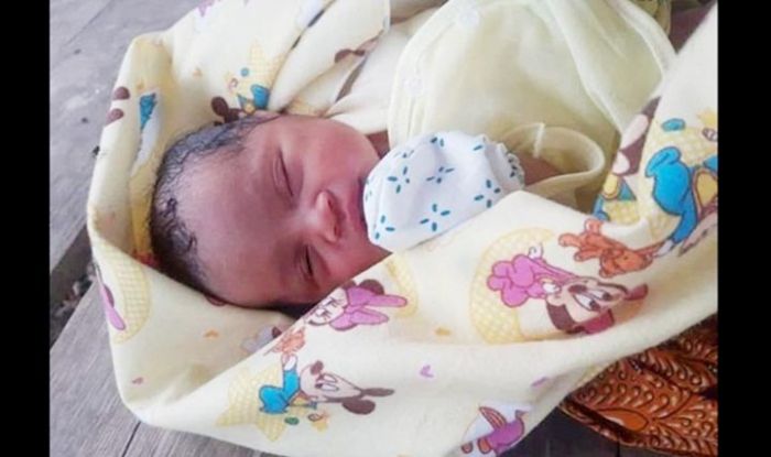 Terbungkus Selimut Mickey Mouse, Bayi Cantik Ditemukan Warga Paciran Lamongan Terbungkus Selimut Mickey Mouse, Bayi Cantik Ditemukan Warga Paciran Lamongan