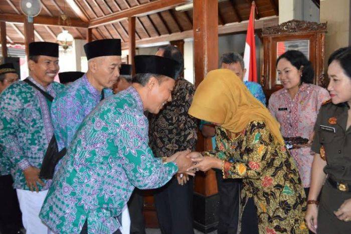 865 Calhaj Banyumas  Pamit Bupati, Jamaah Tertua Usia 88 Tahun 