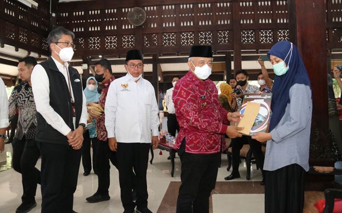 Bank Jatim Beri Santunan Ratusan Korban Tragedi Kanjuruhan