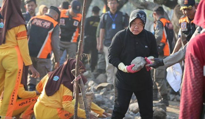 Kerja Bakti Massal, Risma Kebagian Zona Suramadu Kerja Bakti Massal, Risma Kebagian Zona Suramadu
