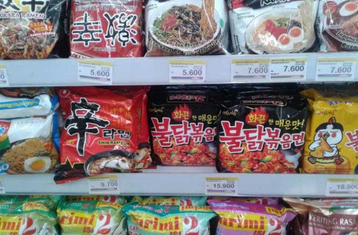 Pasca Dirazia, Mie Samyang Masih Beredar di Minimarket-minimarket Tuban Pasca Dirazia, Mie Samyang Masih Beredar di Minimarket-minimarket Tuban