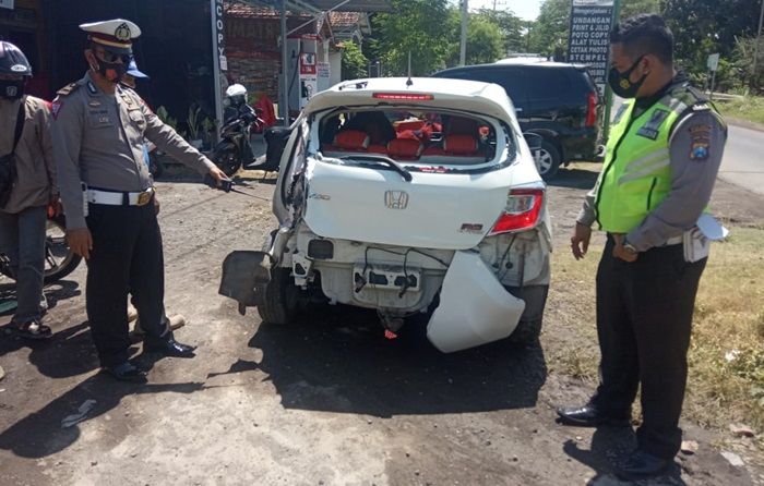Diseruduk KA Probowangi di Banyuwangi, Tiga Penumpang Honda Brio Selamat Diseruduk KA Probowangi di Banyuwangi, Tiga Penumpang Honda Brio Selamat
