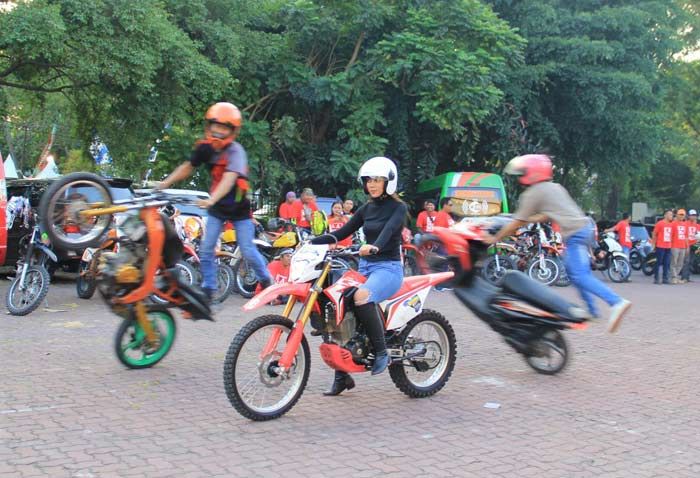 Lara Silvy Ngetrail dan Bukber dengan Ratusan Crosser Lara Silvy Ngetrail dan Bukber dengan Ratusan Crosser