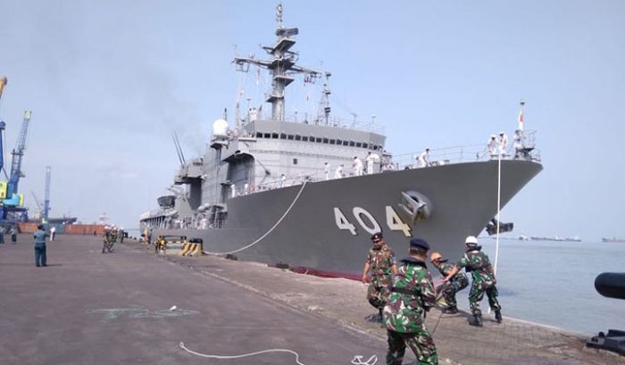 Kapal Perang AL Jepang JS Chiyoda ASR 404 Merapat di Tanjung Perak Surabaya