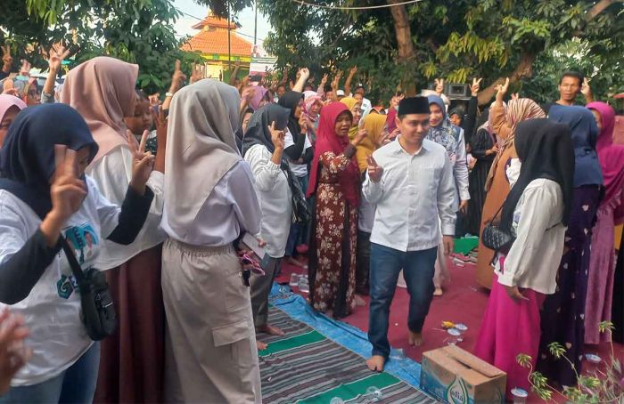 Pasangan Mubarok Sapa Masyarakat saat Kunjungi Desa-desa di Kecamatan Mojosari Pasangan Mubarok Sapa Masyarakat saat Kunjungi Desa-desa di Kecamatan Mojosari