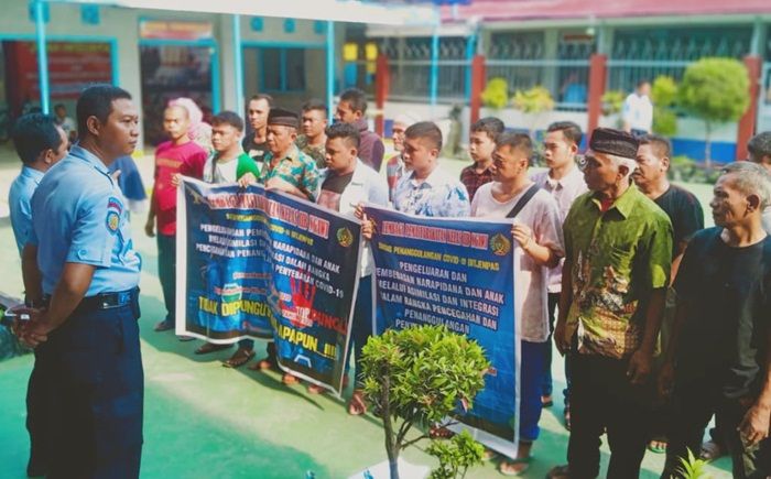 Cegah Penyebaran Covid-19, 22 Napi di Lapas Ngawi Dilepas Cegah Penyebaran Covid-19, 22 Napi di Lapas Ngawi Dilepas