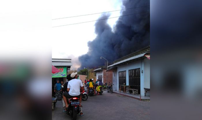 Kebakaran Gudang Tiner PT. MBM di Pasuruan Merembet ke Gedung SDN Randupitu 1 Kebakaran Gudang Tiner PT. MBM di Pasuruan Merembet ke Gedung SDN Randupitu 1