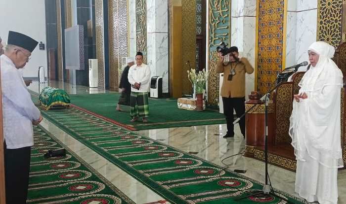 Sebelum Dimakamkan di TPU Keputih Surabaya, Jenazah KH Roziqi Disalatkan di Dua Masjid Sebelum Dimakamkan di TPU Keputih Surabaya, Jenazah KH Roziqi Disalatkan di Dua Masjid