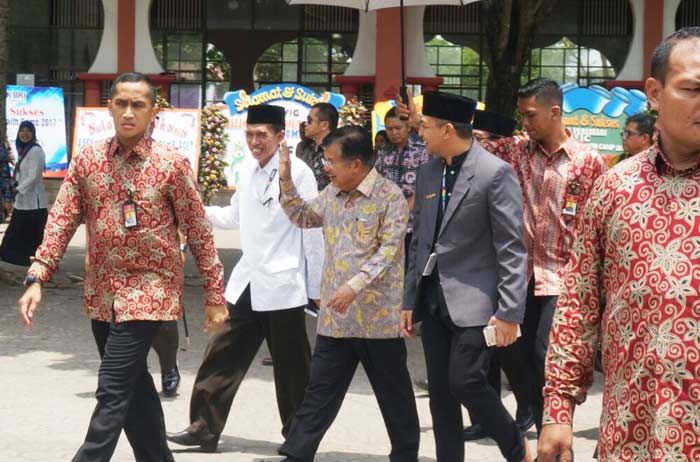 Hadiri AYIC di Jombang, Wapres JK: Indonesia Tempat Belajar Toleransi Hadiri AYIC di Jombang, Wapres JK: Indonesia Tempat Belajar Toleransi