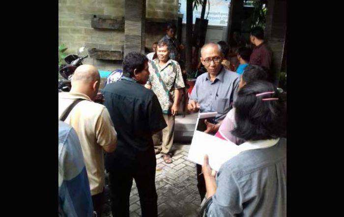 Digusur, PKL Bundaran GKB Geruduk DPRD Digusur, PKL Bundaran GKB Geruduk DPRD