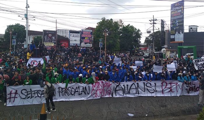 Tanggapi Berbagai Kebijakan Pemerintah, Aliansi BEM se-Jember Gelar Demo