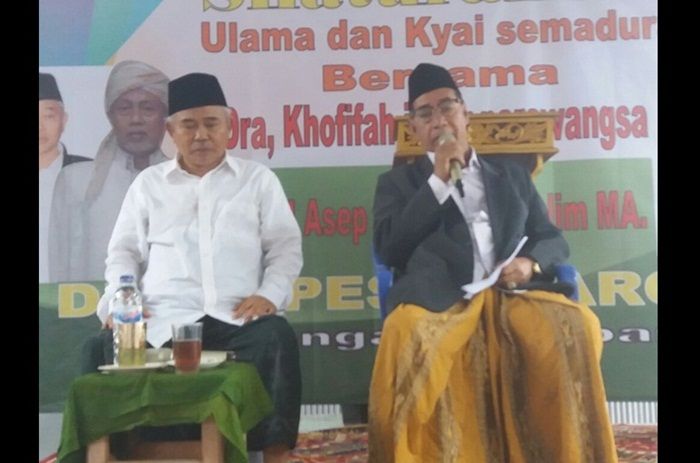 Wakil Ketua PWNU Jatim Pimpin Pernyataan Sikap Ratusan Ulama Madura Dukung Khofifah-Emil Wakil Ketua PWNU Jatim Pimpin Pernyataan Sikap Ratusan Ulama Madura Dukung Khofifah-Emil