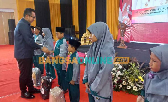 Pj Wali Kota Mojokerto Apresiasi Pilar-pilar Sosial saat Peringati HKSN 2023 Pj Wali Kota Mojokerto Apresiasi Pilar-pilar Sosial saat Peringati HKSN 2023