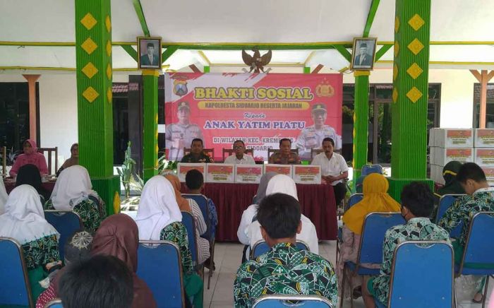 Polisi di Sidoarjo Santuni Anak Yatim di Desa Mojoruntut