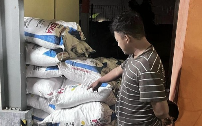 Jual Pupuk Subsidi Secara Ilegal, Ketua Kelompok Tani di Driyorejo Dibekuk Satreskrim Polres Gresik Jual Pupuk Subsidi Secara Ilegal, Ketua Kelompok Tani di Driyorejo Dibekuk Satreskrim Polres Gresik