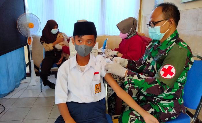 Sepekan, Kodim 0811 Tuban Tuntaskan 15 Ribu Dosis Vaksin Untuk Kalangan Pelajar Sepekan, Kodim 0811 Tuban Tuntaskan 15 Ribu Dosis Vaksin Untuk Kalangan Pelajar