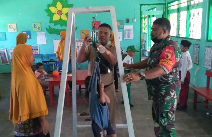 Babinsa Koramil 0827/01 Kota Sumenep Tangani Stunting Melalui Giat Posyandu