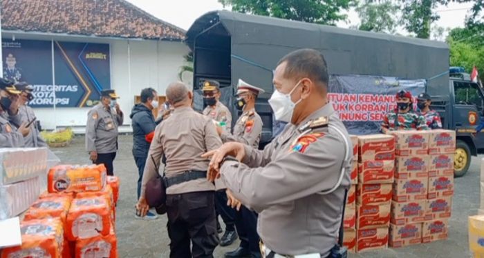 Polres Probolinggo Kota Kirim Bantuan untuk Korban Erupsi Gunung Semeru