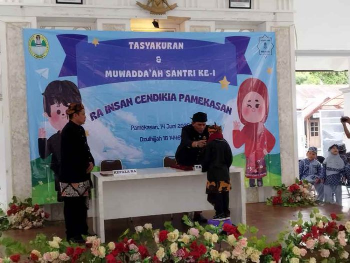 RA Insan Cendekia Pamekasan Gelar Tasyakuran dan Muwadda RA Insan Cendekia Pamekasan Gelar Tasyakuran dan Muwadda