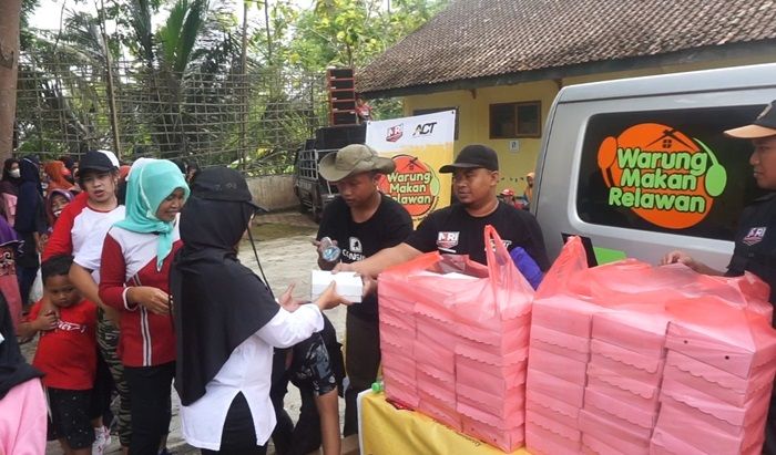 Pandemi Belum Usai, Relawan ACT Kediri Buka Warung Makan Gratis di Kabupaten Trenggalek