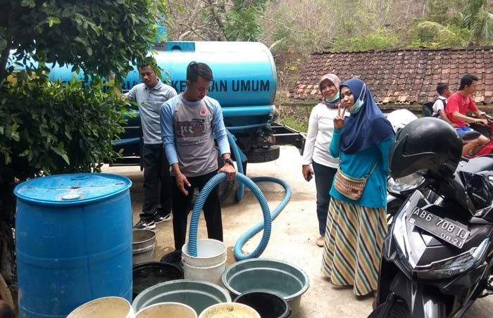 Komunitas Jumat Pagi Turut Peduli dengan Bencana Kekeringan di Pacitan Komunitas Jumat Pagi Turut Peduli dengan Bencana Kekeringan di Pacitan