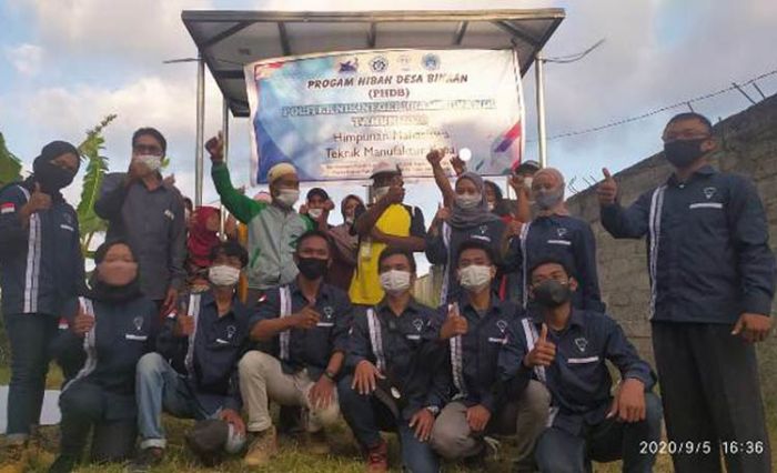 Setahun Lampu Mati, Kini Dusun Pecemengan Banyuwangi Terang Berkat Mahasiswa Poliwangi Setahun Lampu Mati, Kini Dusun Pecemengan Banyuwangi Terang Berkat Mahasiswa Poliwangi