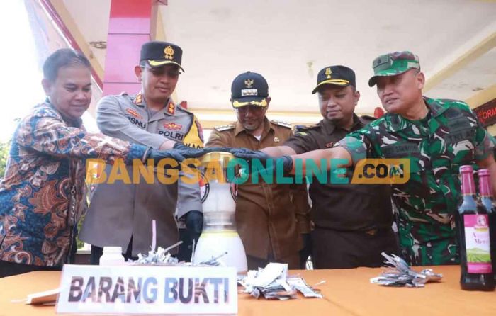 Polres Probolinggo Musnahkan Barang Bukti Hasil Operasi Pekat Semeru 2025 Polres Probolinggo Musnahkan Barang Bukti Hasil Operasi Pekat Semeru 2025