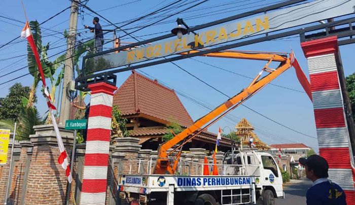 Dishub Kabupaten Madiun Bongkar 240 Tiang PJU Lama Dishub Kabupaten Madiun Bongkar 240 Tiang PJU Lama