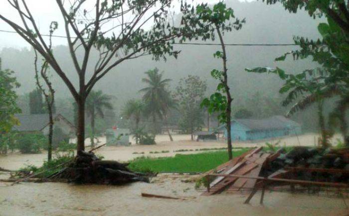 Banjir Bandang kembali Rendam Pacitan, Warga Desa Purwoasri Dievakuasi Banjir Bandang kembali Rendam Pacitan, Warga Desa Purwoasri Dievakuasi