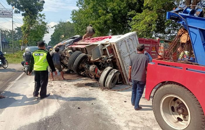 Kecelakaan Libatkan Truk, Mobil, dan Motor di Jalur Madiun-Ponorogo Kecelakaan Libatkan Truk, Mobil, dan Motor di Jalur Madiun-Ponorogo