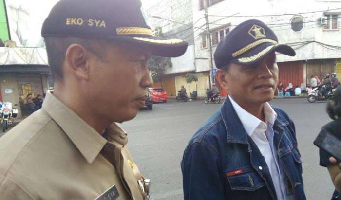 Dinas Pasar Kota Malang Tertibkan PKL Liar di Trotoar Pasar Besar