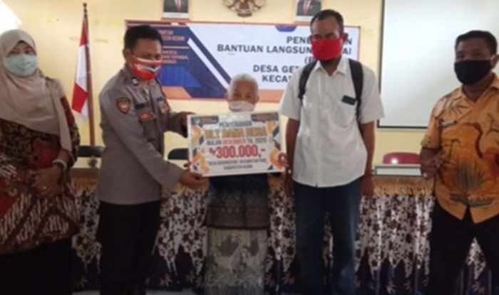 Serahkan BLT DD ke KPM Desa Gedangsewu, Camat Pare: Semoga Meringankan Beban Masyarakat Serahkan BLT DD ke KPM Desa Gedangsewu, Camat Pare: Semoga Meringankan Beban Masyarakat