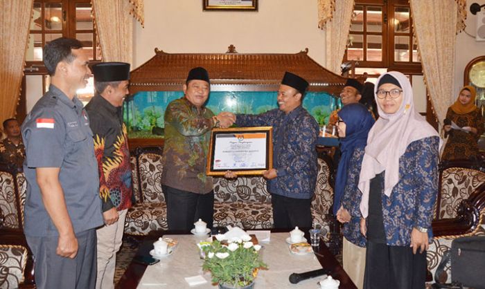 Pemilu 2019 Berjalan Sukses di Sidoarjo, KPU Beri Penghargaan Sejumlah Pihak Pemilu 2019 Berjalan Sukses di Sidoarjo, KPU Beri Penghargaan Sejumlah Pihak