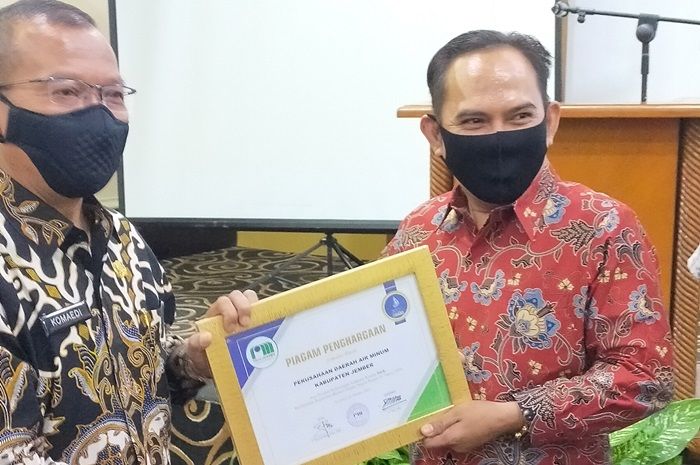 Sehari, PDAM Jember Raih Dua Penghargaan dari Mendagri dan BPPSPAM Sekaligus Sehari, PDAM Jember Raih Dua Penghargaan dari Mendagri dan BPPSPAM Sekaligus