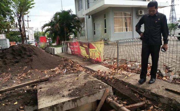 Hasil Sidak Proyek Saluran Tambak Deres, Komisi C: Dikerjakan Asal-asalan Hasil Sidak Proyek Saluran Tambak Deres, Komisi C: Dikerjakan Asal-asalan